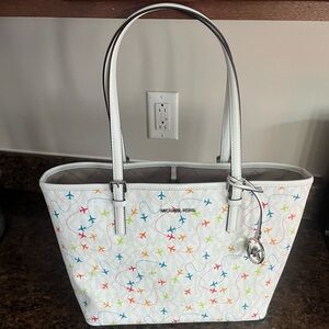 Michael Kors Jet Set Tote—WHITE
